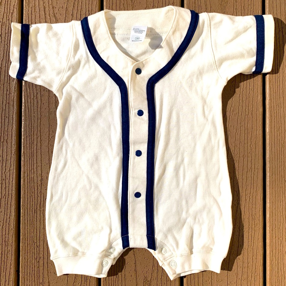INFANT SPORTS ONESIE UNISEX SIZE 12 MONTHS NWOTS … BATTER UP!